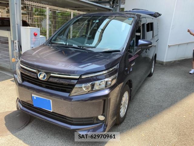 Toyota VOXY 2014-03 8221109-0