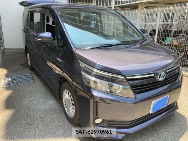Toyota VOXY 2014-03 8221109-1