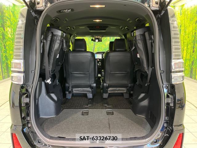 Toyota VOXY 2019-07 8221150-10