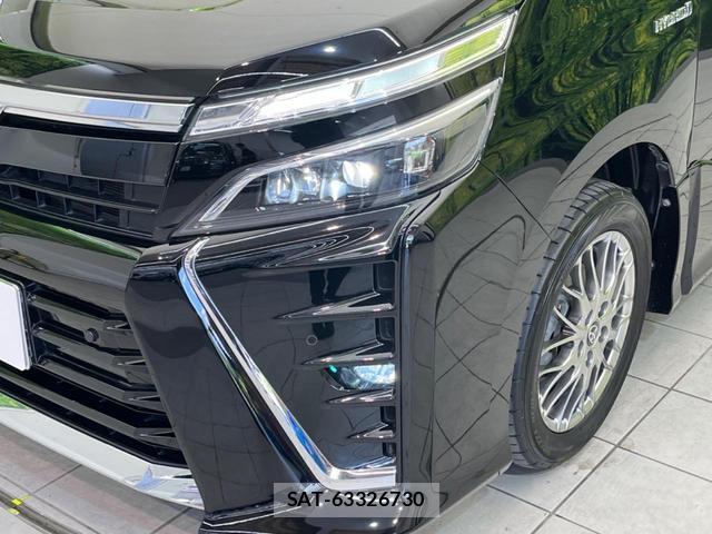 Toyota VOXY 2019-07 8221150-12