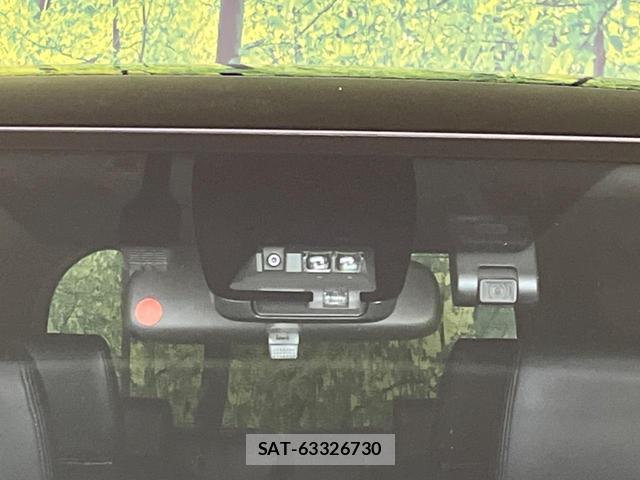 Toyota VOXY 2019-07 8221150-5