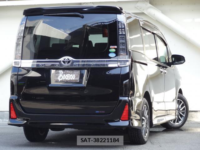 Toyota VOXY 2016-03 8221266-1