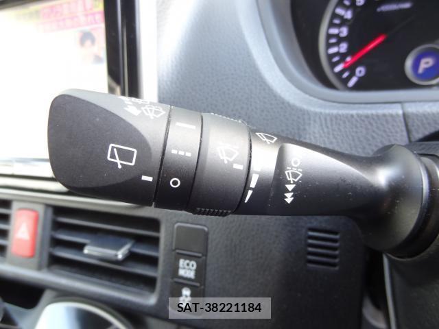 Toyota VOXY 2016-03 8221266-15