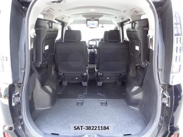 Toyota VOXY 2016-03 8221266-16