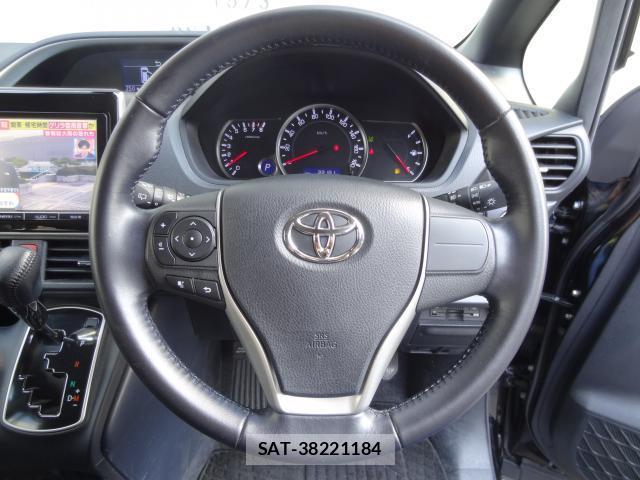 Toyota VOXY 2016-03 8221266-17