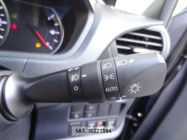 Toyota VOXY 2016-03 8221266-18