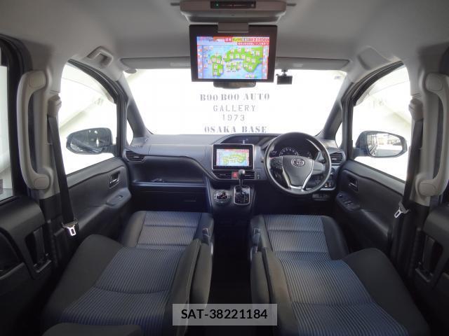 Toyota VOXY 2016-03 8221266-2