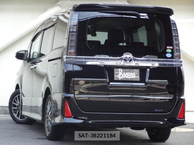 Toyota VOXY 2016-03 8221266-4