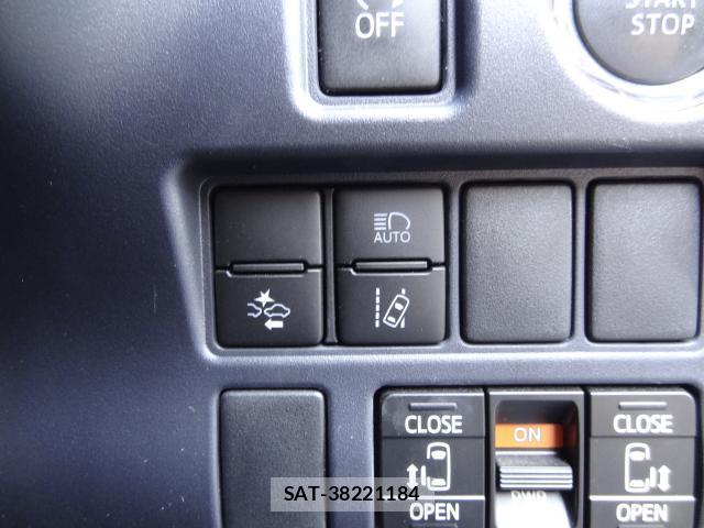 Toyota VOXY 2016-03 8221266-6