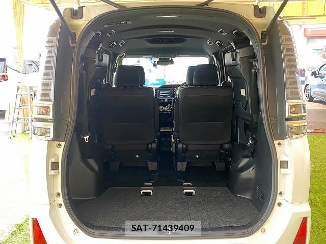 Toyota VOXY 2017-10 8221285-12