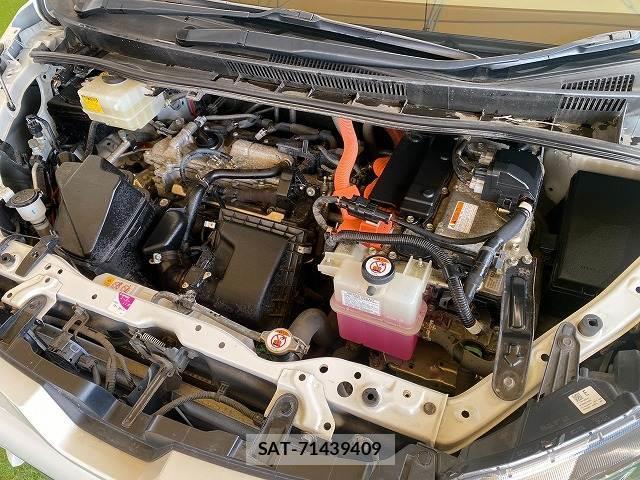 Toyota VOXY 2017-10 8221285-13