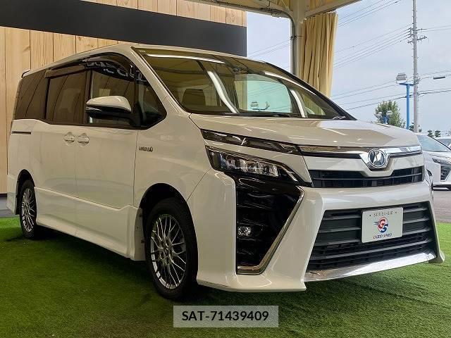 Toyota VOXY 2017-10 8221285-14