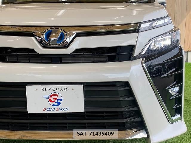 Toyota VOXY 2017-10 8221285-19
