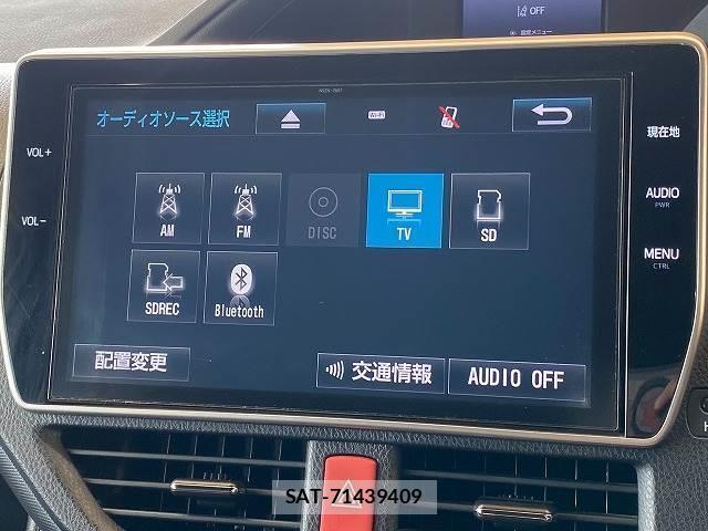 Toyota VOXY 2017-10 8221285-2