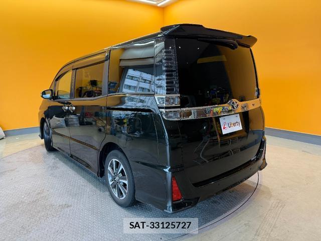 Toyota VOXY 2020-03 8221317-10