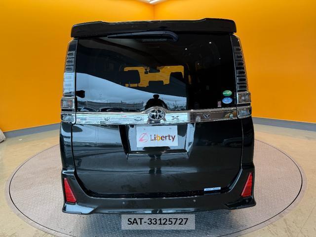Toyota VOXY 2020-03 8221317-11