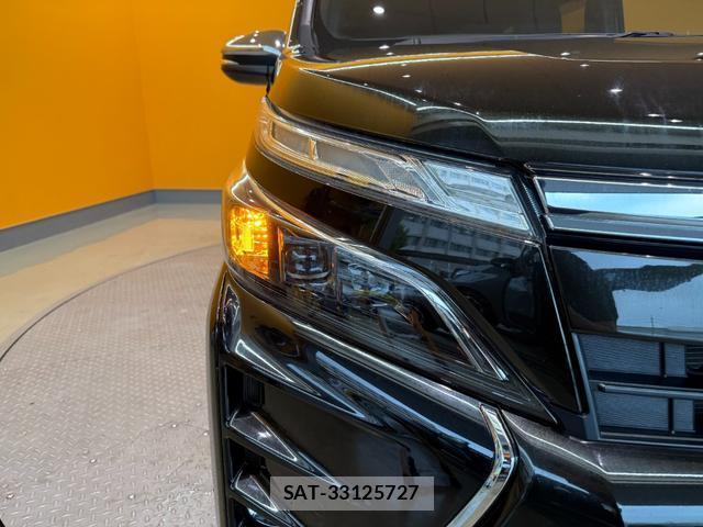 Toyota VOXY 2020-03 8221317-15