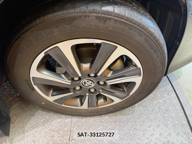 Toyota VOXY 2020-03 8221317-18