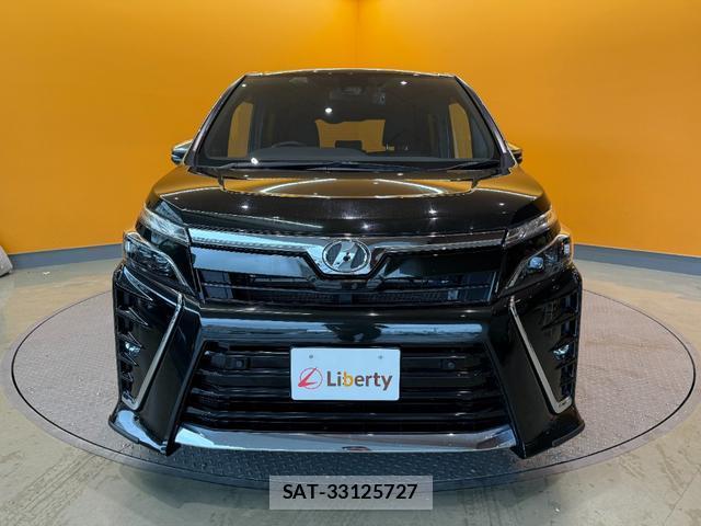 Toyota VOXY 2020-03 8221317-6