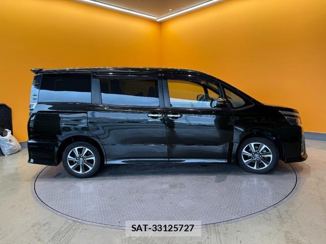 Toyota VOXY 2020-03 8221317-8