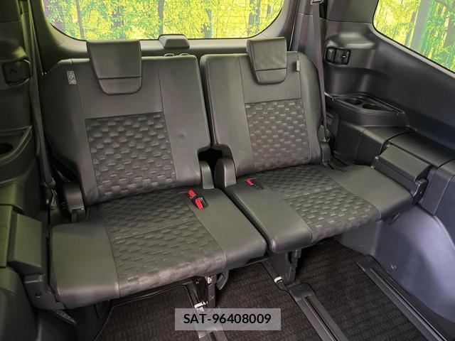 Toyota VOXY 2022-11 8221373-10