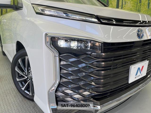 Toyota VOXY 2022-11 8221373-13