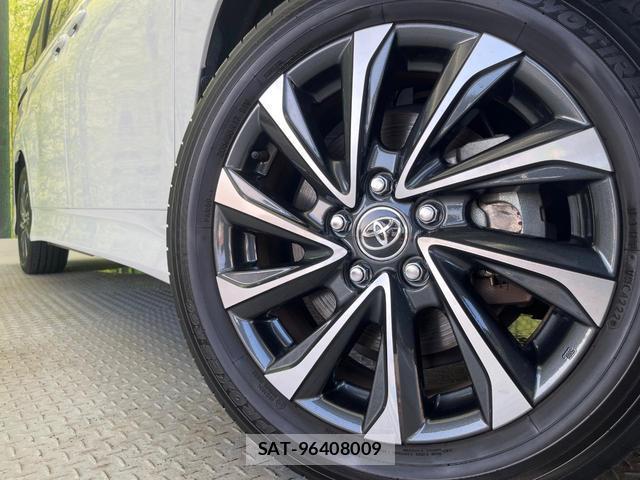 Toyota VOXY 2022-11 8221373-14