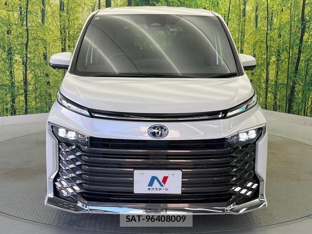 Toyota VOXY 2022-11 8221373-15