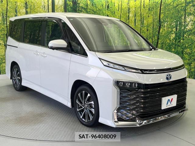 Toyota VOXY 2022-11 8221373-17