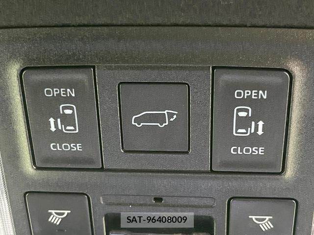 Toyota VOXY 2022-11 8221373-6