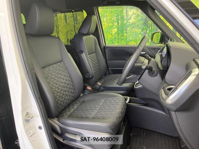 Toyota VOXY 2022-11 8221373-8