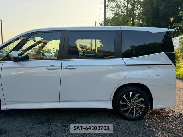 Toyota VOXY 2025-09 8221473-1