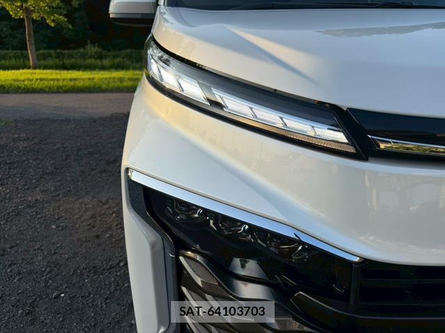 Toyota VOXY 2025-09 8221473-12