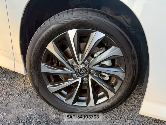 Toyota VOXY 2025-09 8221473-15