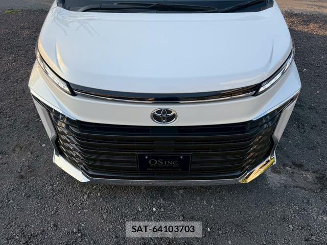 Toyota VOXY 2025-09 8221473-4