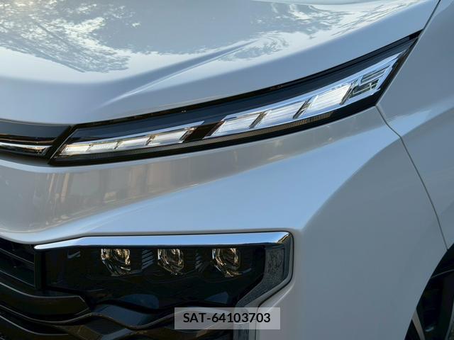 Toyota VOXY 2025-09 8221473-5