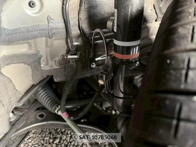 Toyota VOXY 2025-09 8221482-11