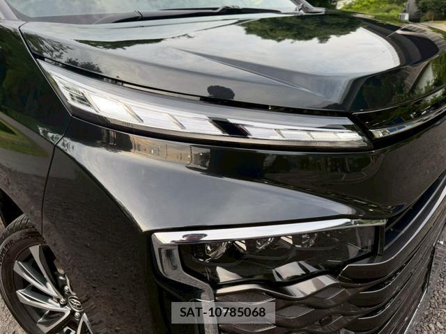 Toyota VOXY 2025-09 8221482-12
