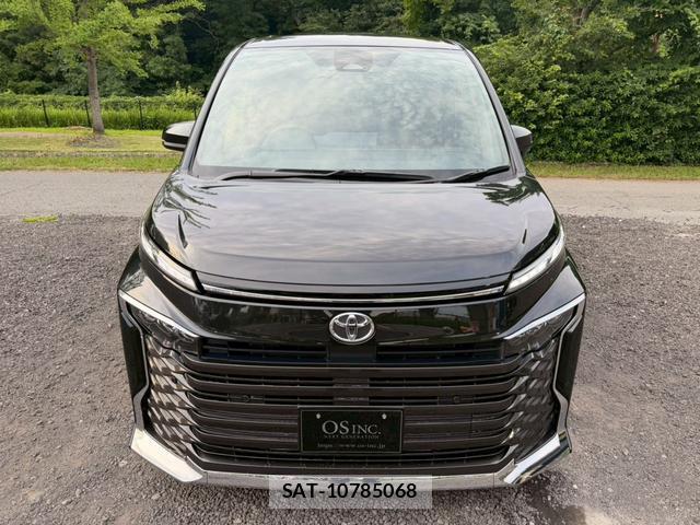 Toyota VOXY 2025-09 8221482-3