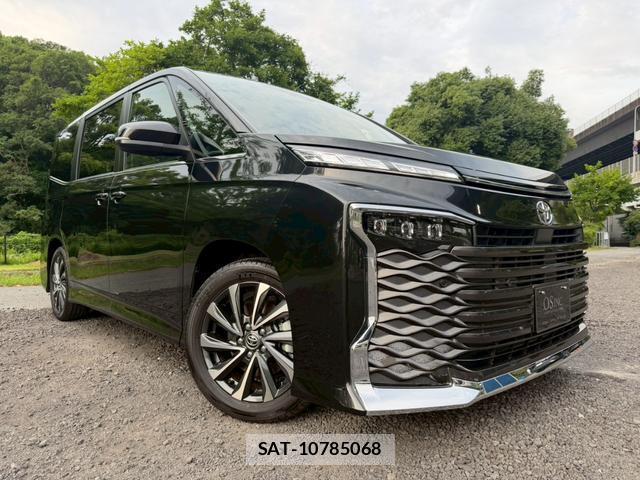 Toyota VOXY 2025-09 8221482-9