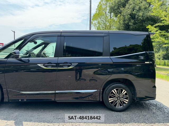 Toyota VOXY 2023-07 8221484-1