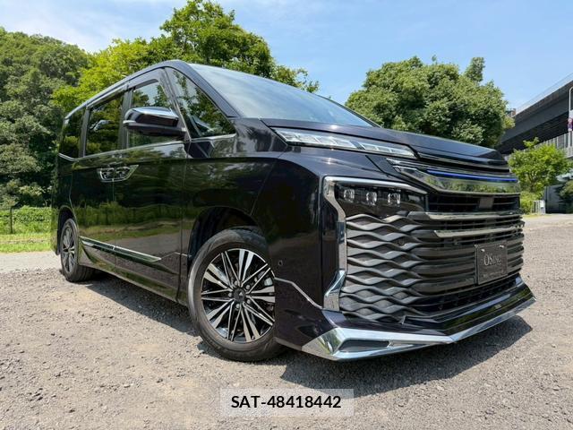 Toyota VOXY 2023-07 8221484-10