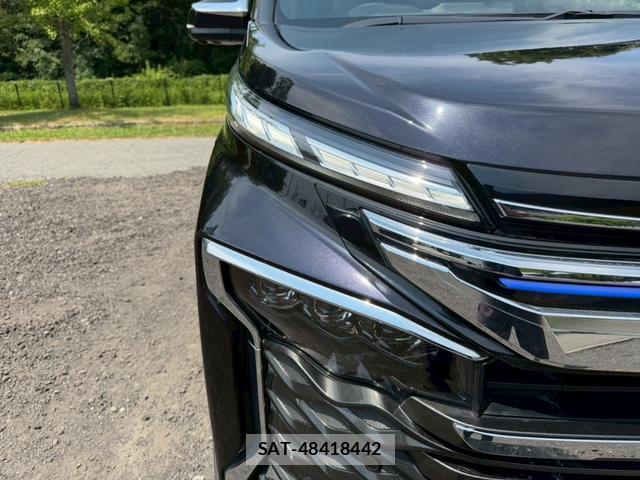 Toyota VOXY 2023-07 8221484-14