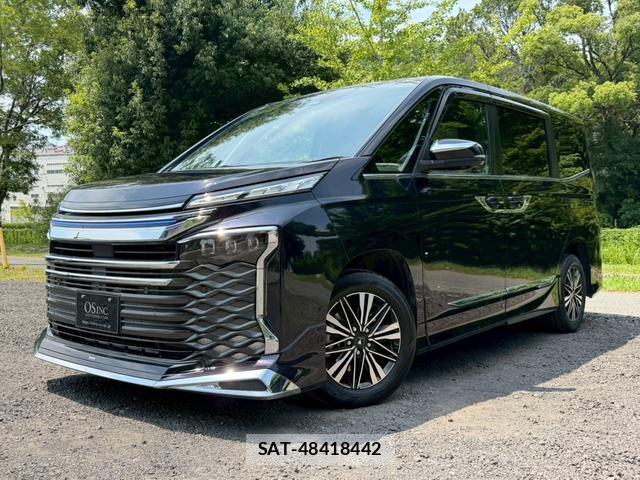 Toyota VOXY 2023-07 8221484-5