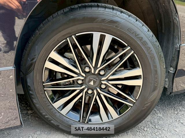 Toyota VOXY 2023-07 8221484-7