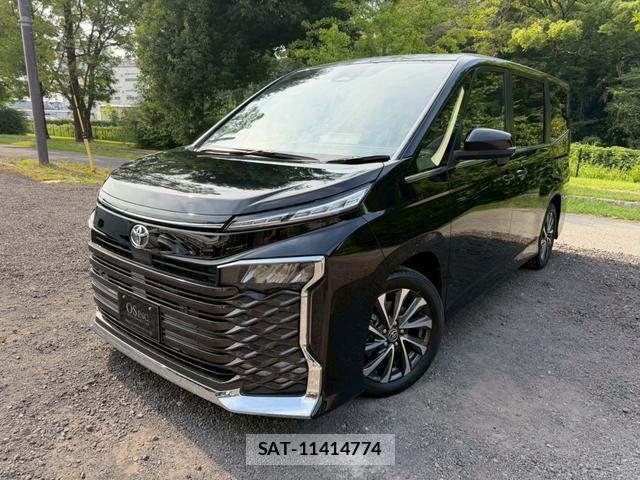 Toyota VOXY 2026-06 8221486-0