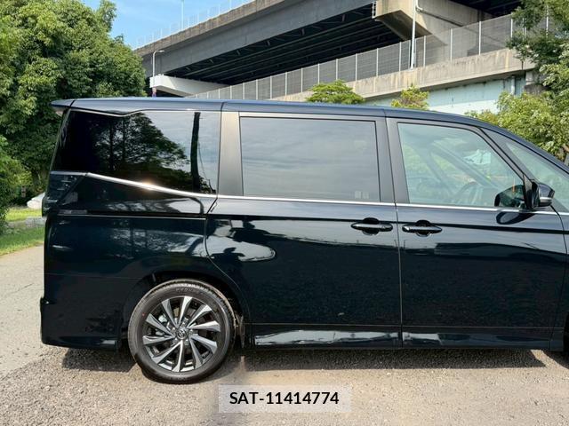 Toyota VOXY 2026-06 8221486-1