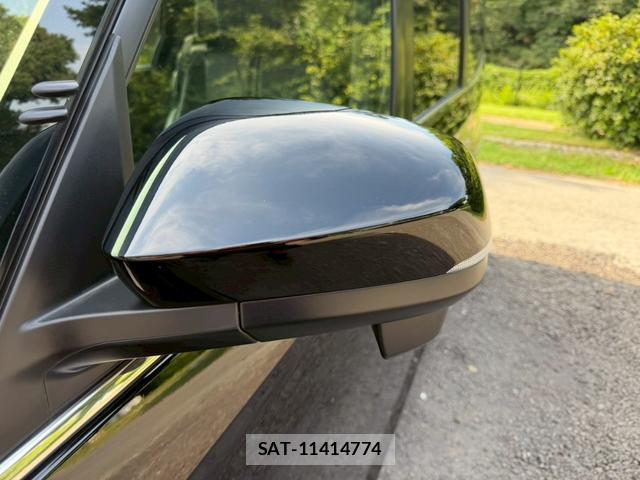 Toyota VOXY 2026-06 8221486-2