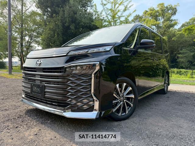 Toyota VOXY 2026-06 8221486-4