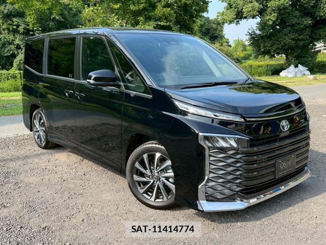Toyota VOXY 2026-06 8221486-7